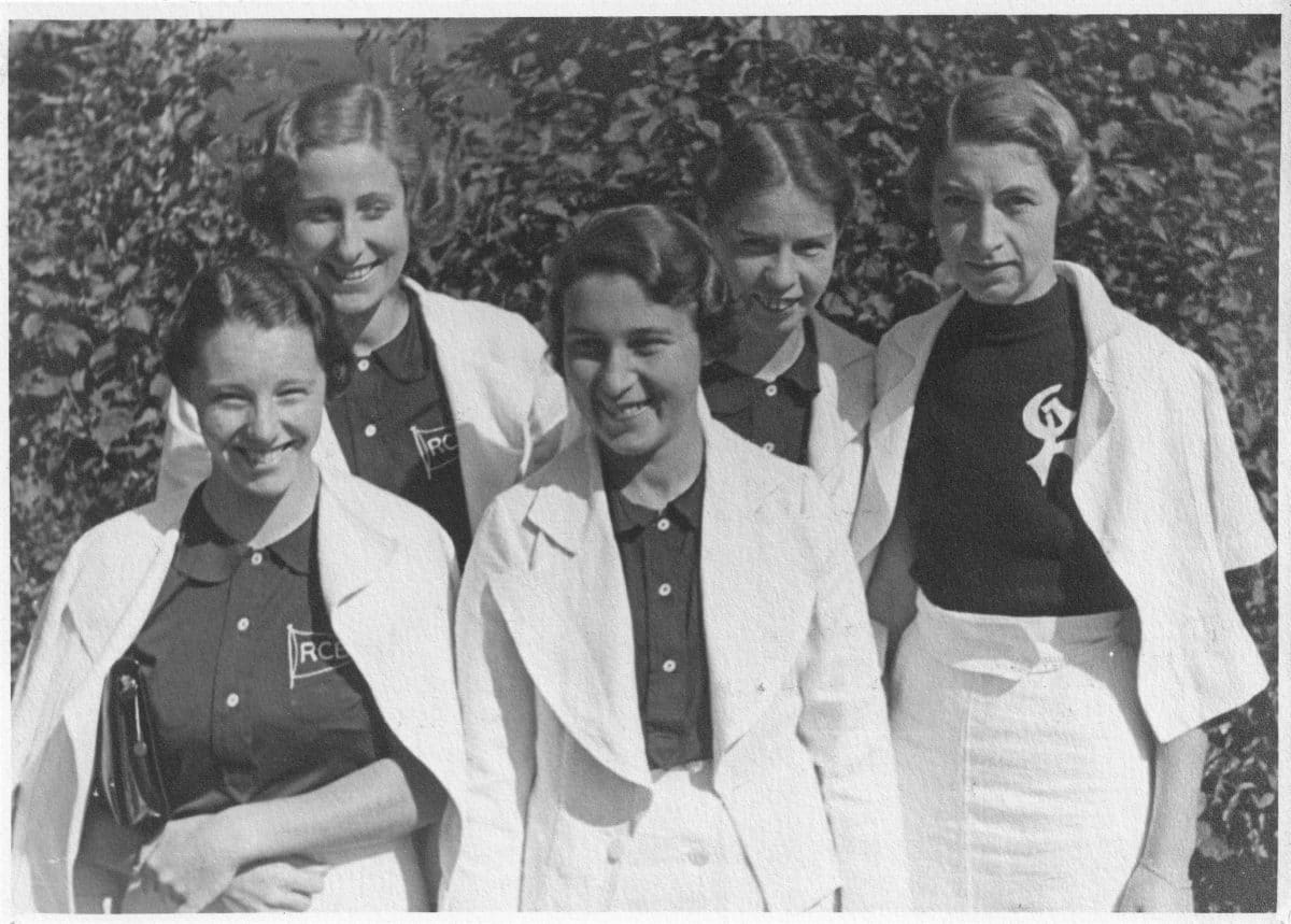 1934 Damensektion in Ausgehtenue